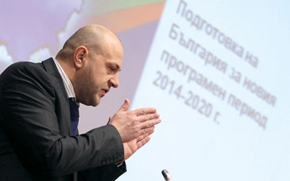 Кабинетът обмисля да финансира проекти от бюджета